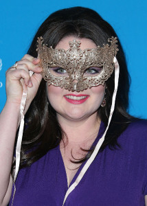 Lauren Ash unicef masquerade (3)