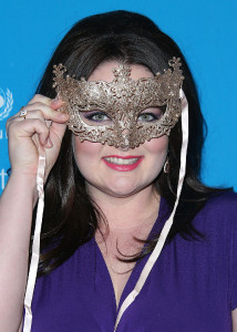 Lauren Ash unicef masquerade (4)